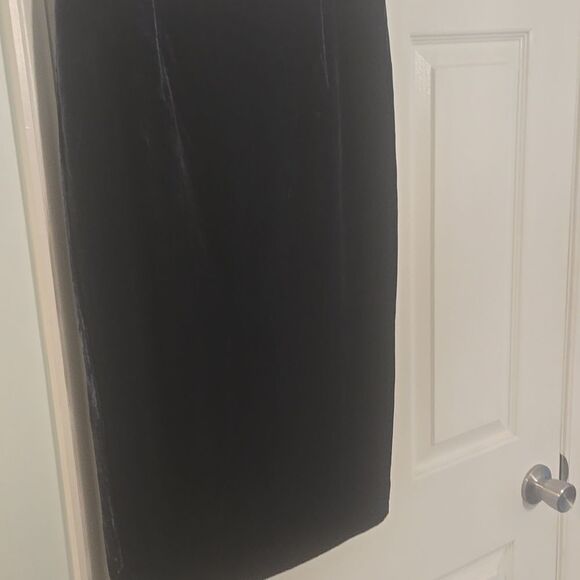 Elegant Boden Blue Velvet Skirt - Picture 3 of 7